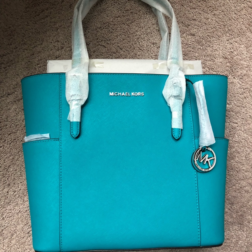 MK tote